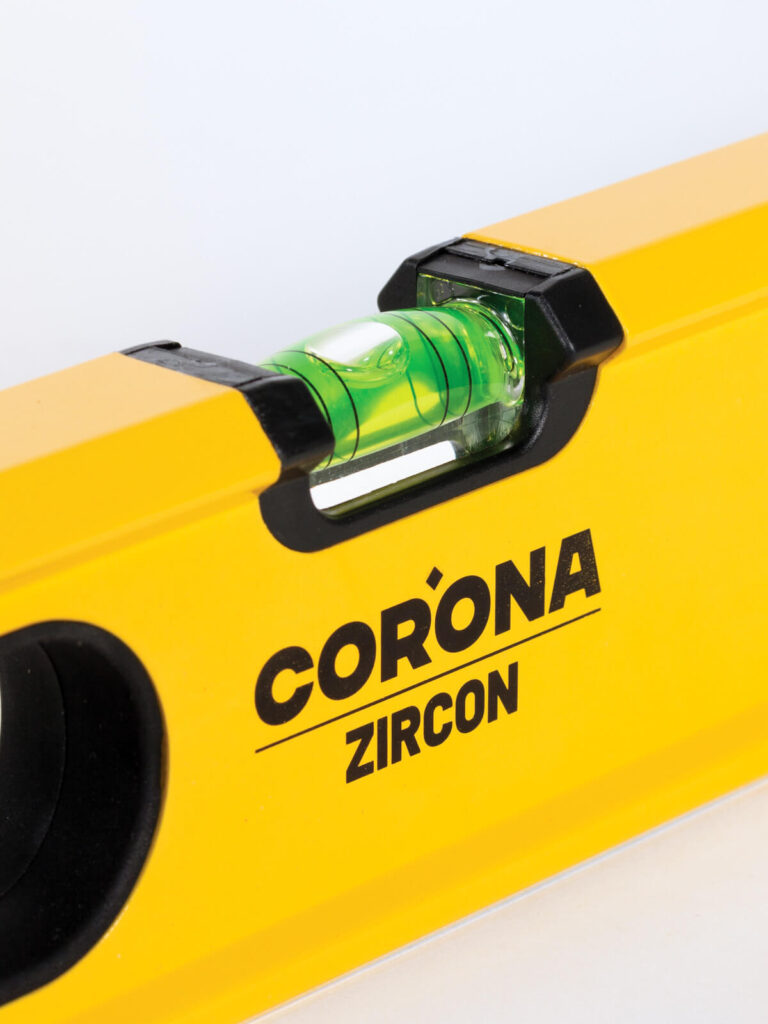 Bolla della livella Zircon del Brand Corona, distribuito da Ullmann.