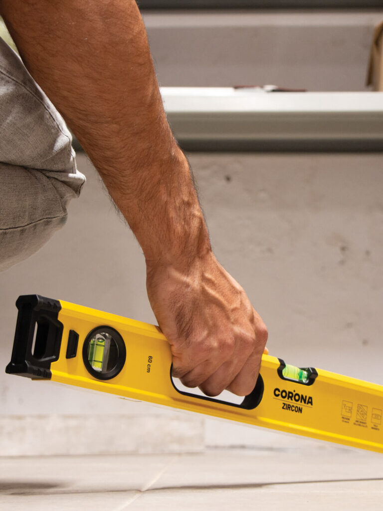 Livella Zircon da 60 cm in uso del Brand Corona, distribuito da Ullmann.