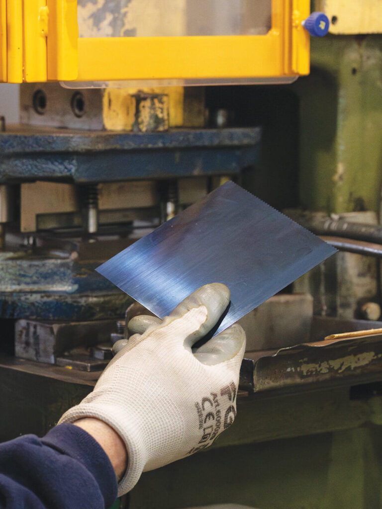 Lama dentata in Acciaio del Brand Corona, distribuito da Ullmann.