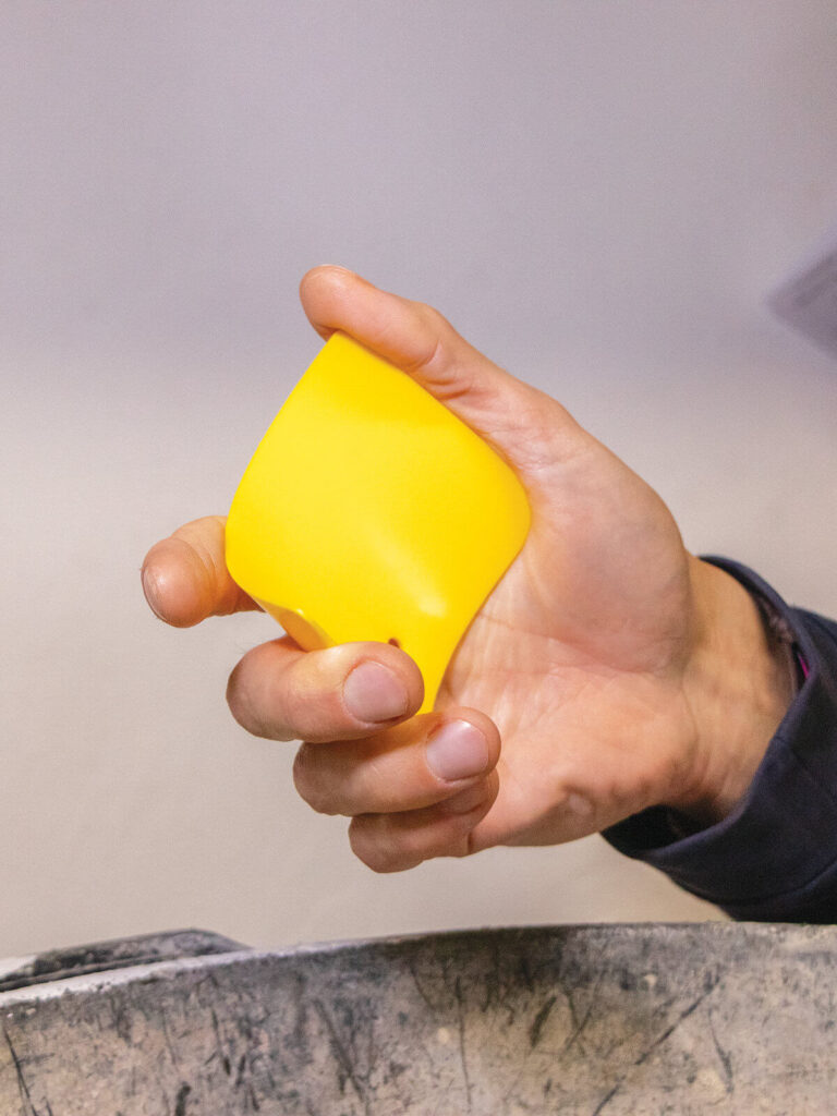 Flessibilità della spatola Flex del Brand Corona, distribuito da Ullmann.