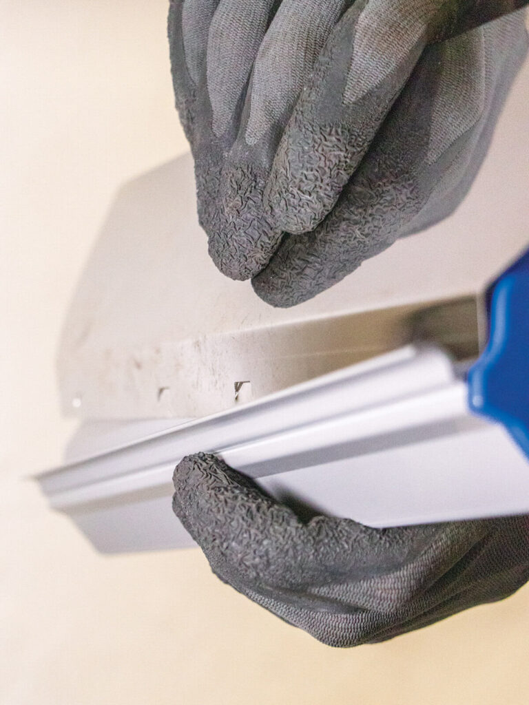 Montaggio spatola Leios del Brand Corona, distribuito da Ullmann.