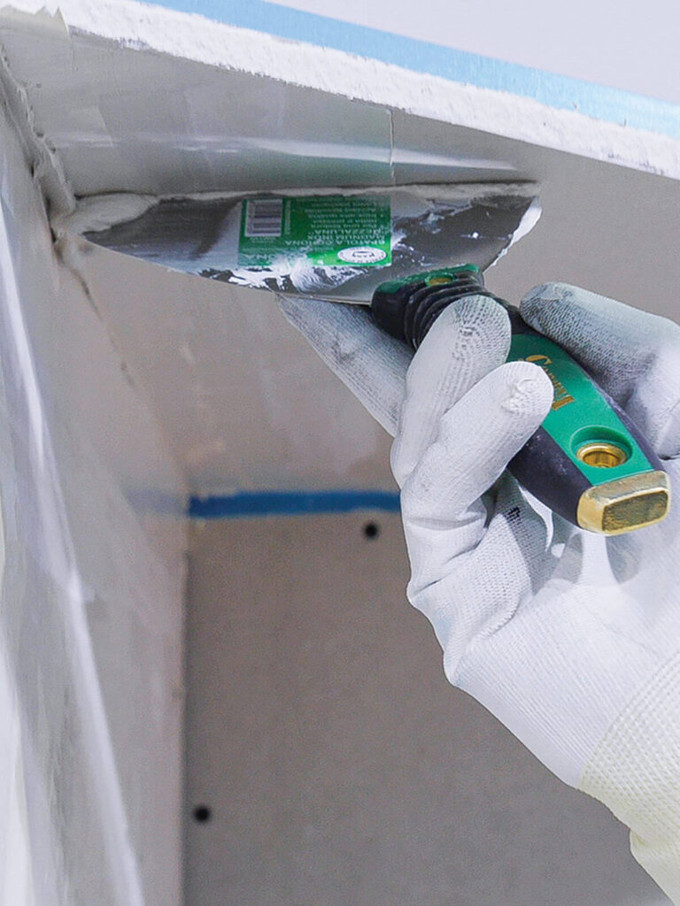 Spatola in Inox a mezzaluna Magnum del Brand Corona, distribuito da Ullmann.