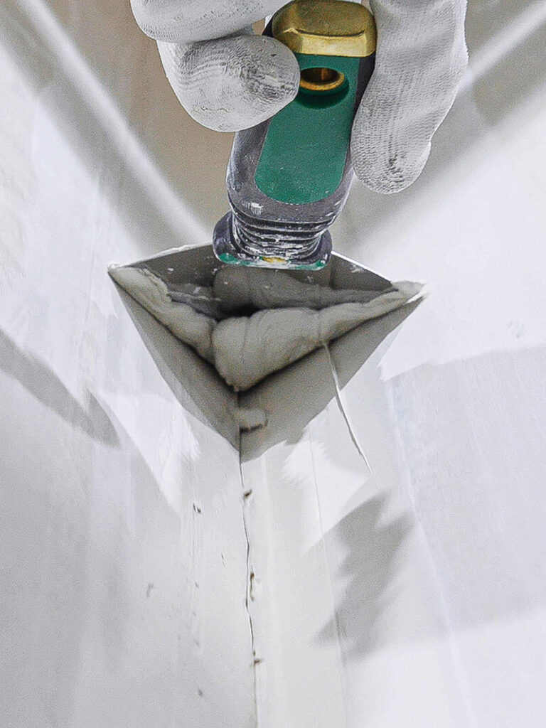 Spatola in inox Magnum per angoli del Brand Corona, distribuito da Ullmann.