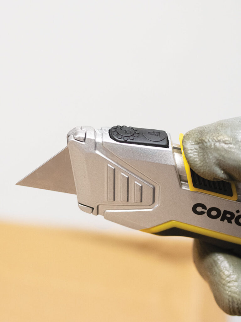 Coltello Safe Heavy del Brand Corona, distribuito da Ullmann.