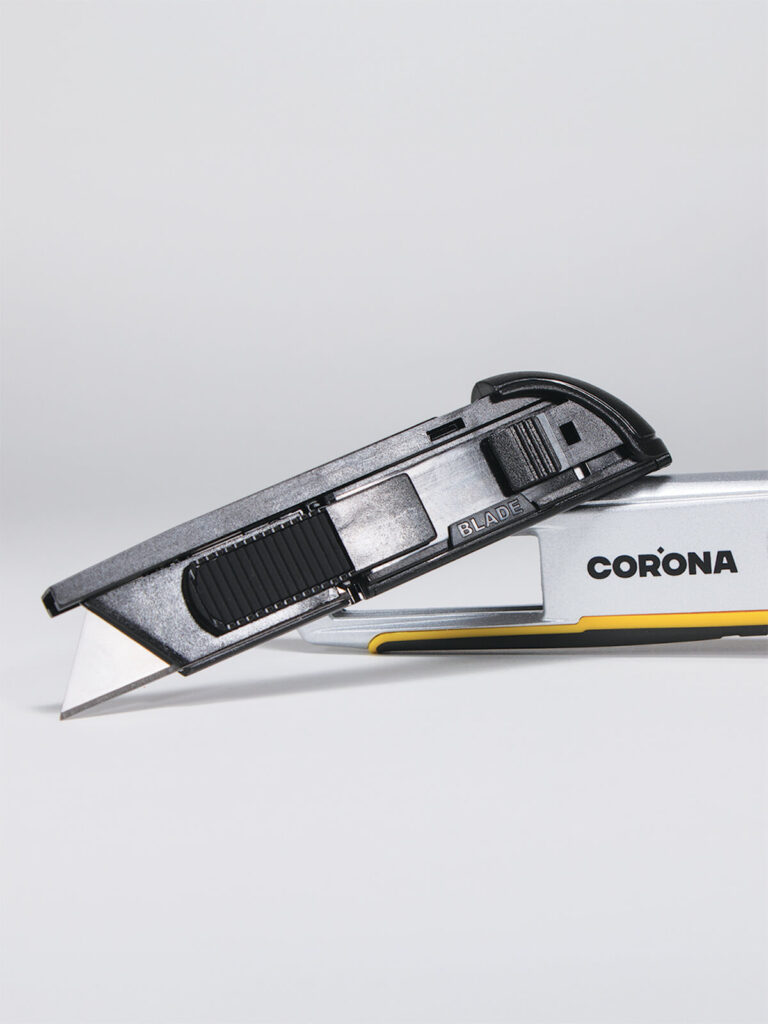 Coltello Safe Plus del Brand Corona, distribuito da Ullmann.