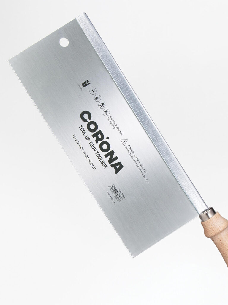 Seghetto multiuso del Brand Corona, distribuito da Ullmann.